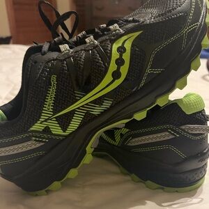 Saucony tennis shoes